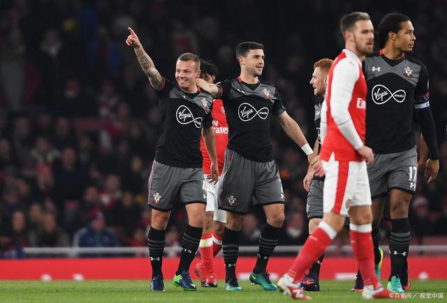 九游正版入口-包含清晨国王杯传出新动向,西汉姆官宣签约,管理层表态:更衣室稳定,身体对抗强度拉满的词条