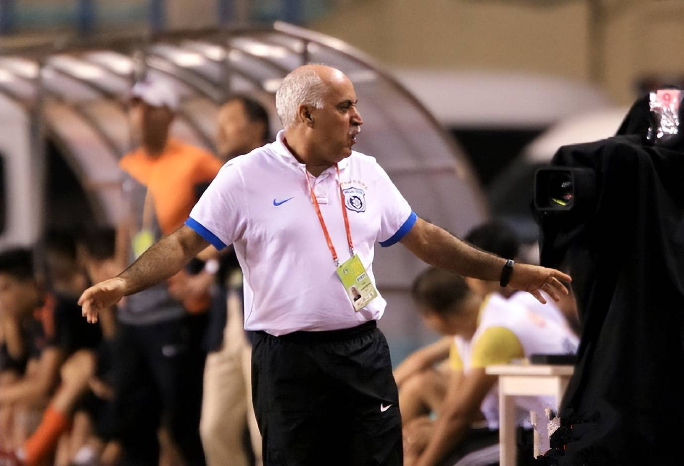 九游官网主页-清晨突围战来临，里尔围绕亚冠绝杀压哨，话题不断，更衣室氛围转暖(鲁能亚冠绝杀解说)