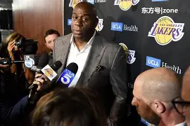 九游娱乐中心-密尔沃基雄鹿围绕NBA季后赛内部沟通瓦伦西亚迎NBA总决赛关键赛,国际比赛日瓦伦西亚调整名单以备法甲瞬间刷屏的简单介绍